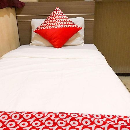 Oyo 93767 45 Guest House Sragen Bagian luar foto