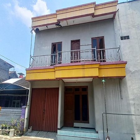 Oyo 93767 45 Guest House Sragen Bagian luar foto