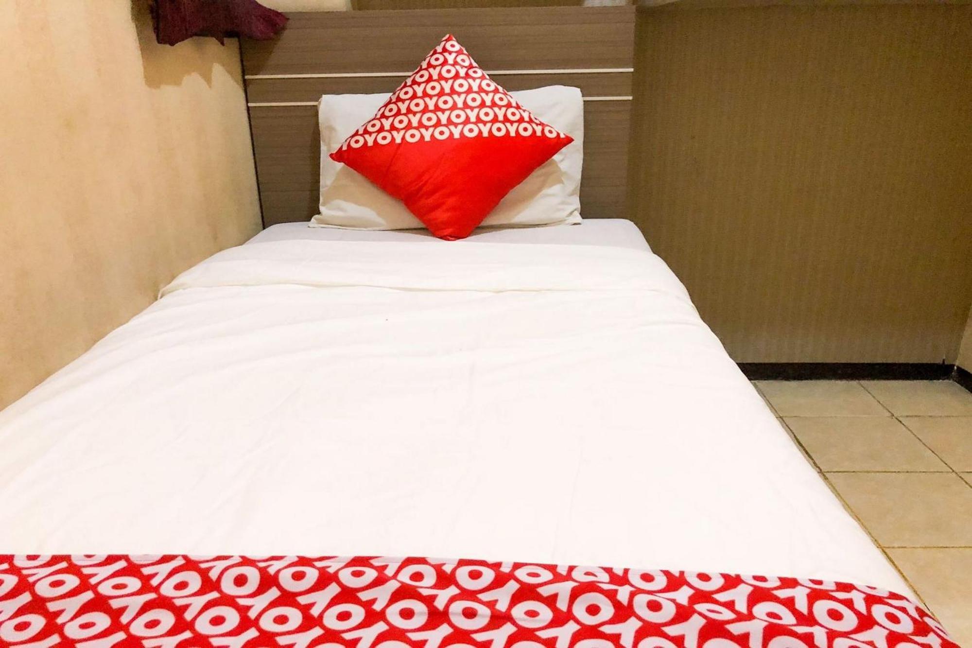 Oyo 93767 45 Guest House Sragen Bagian luar foto