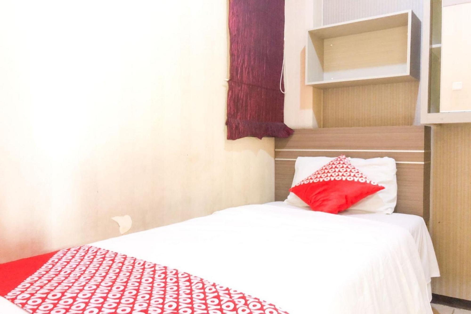 Oyo 93767 45 Guest House Sragen Bagian luar foto