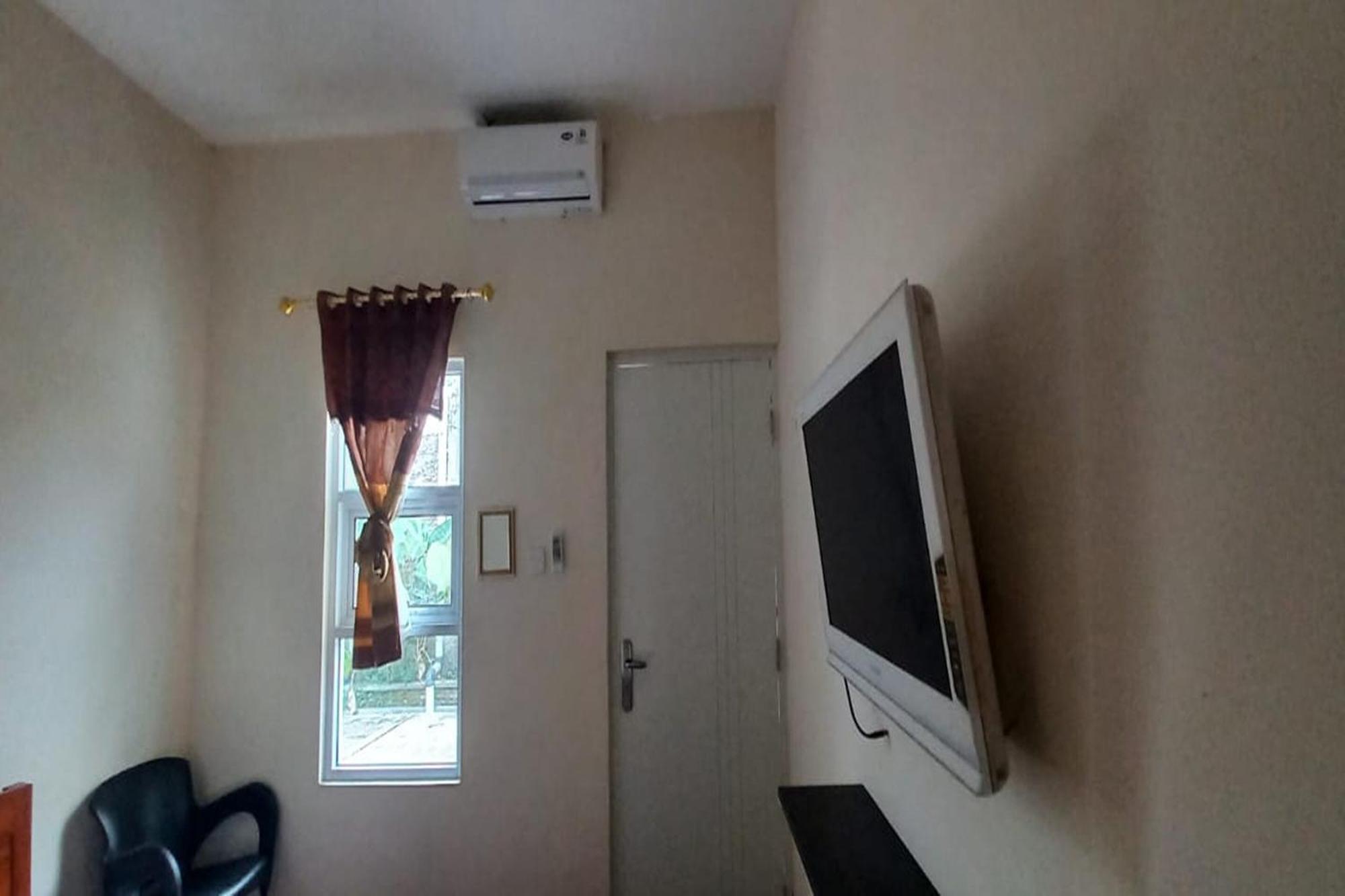 Oyo 93767 45 Guest House Sragen Bagian luar foto