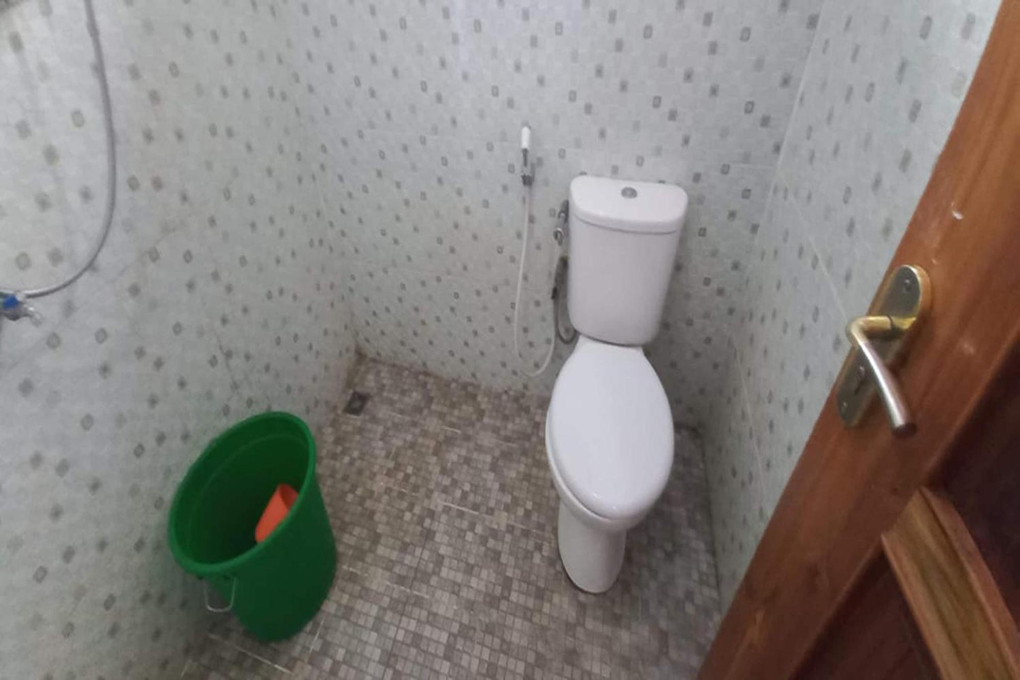 Oyo 93767 45 Guest House Sragen Bagian luar foto